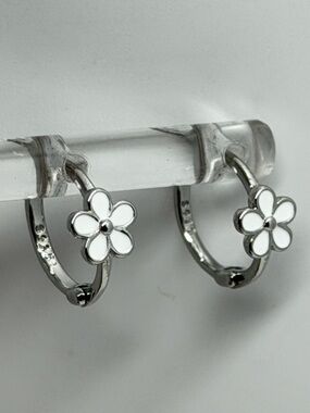 925 stamped of Sterling Silver Hoop Earrings with White Enamel Daisy Charm